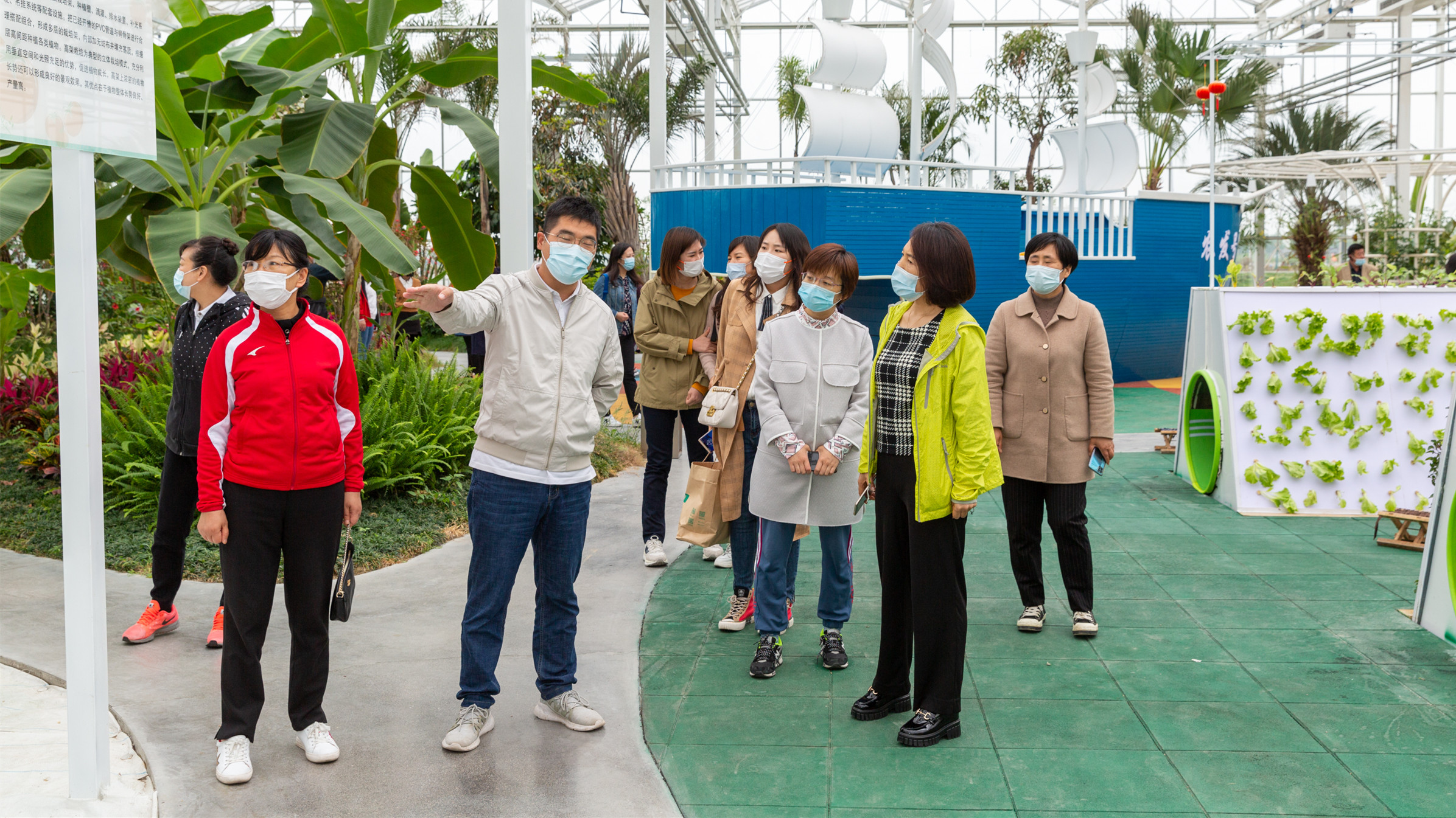 韩漫
参观采摘活动2.jpg